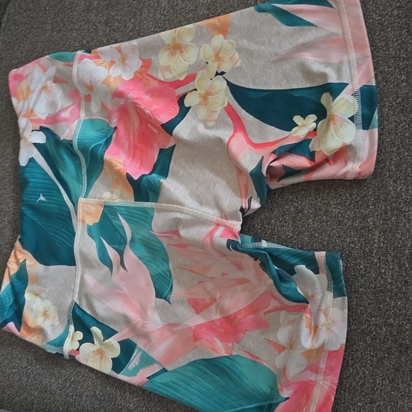 Old Navy Tropical Floral Women's Bike Shorts - Picture 3 of 3